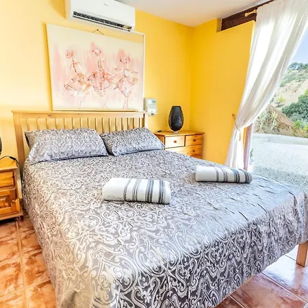 Vakantiehuis Luxurious Private Pool Hottub & Fireplace *