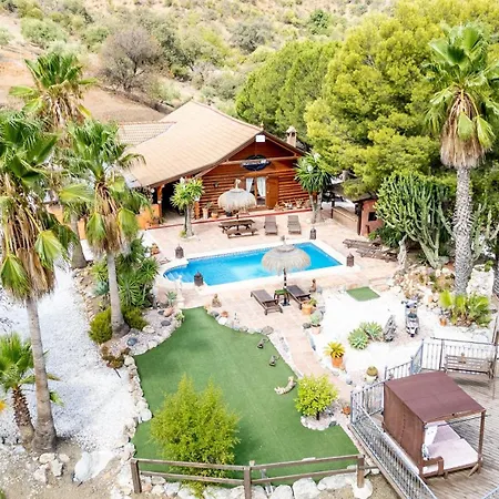 Luxurious Private Pool Hottub & Fireplace *