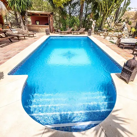 Vakantiehuis Luxurious Private Pool Hottub & Fireplace *
