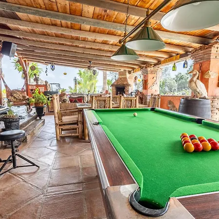 Luxurious Private Pool Hottub & Fireplace Málaga