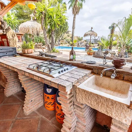 Luxurious Private Pool Hottub & Fireplace Vakantiehuis *